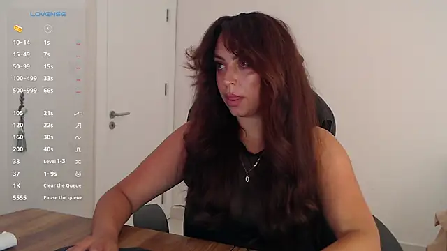  Just a queen 3 online show from June 2, 5:47 pm