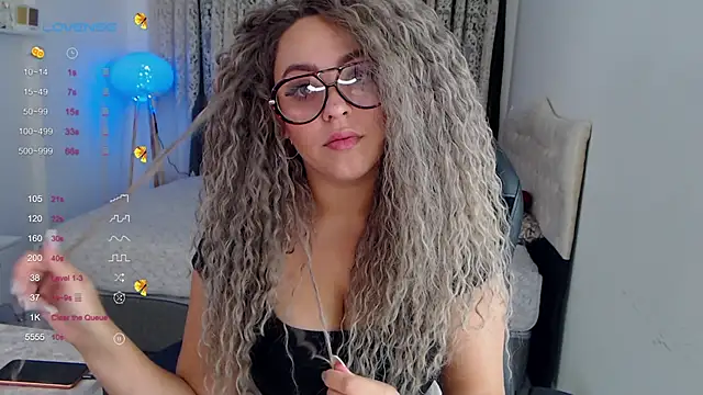  Just a queen 3 online show from November 10, 1:06 pm