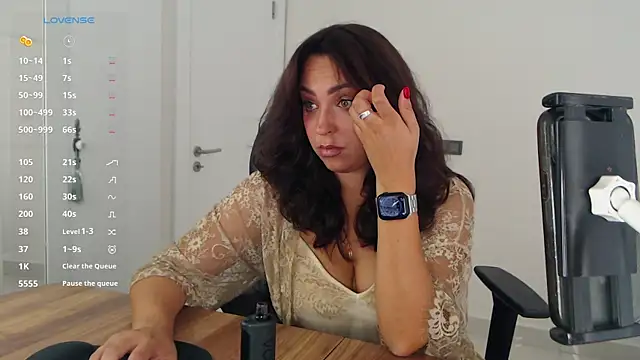 Just a queen 3 online show from July 31, 1:23 pm