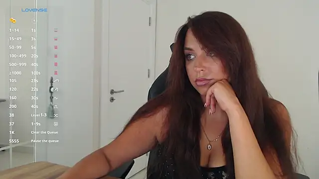 Just a queen 3 online show from June 30, 5:01 pm