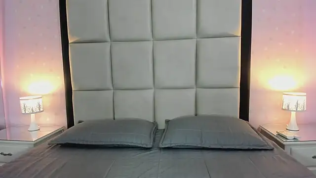 HannaClarrk  online show from April 1, 8:06 pm