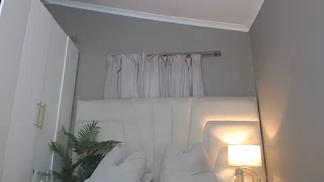 naughtyblackdolie online show from November 28, 5:10 am