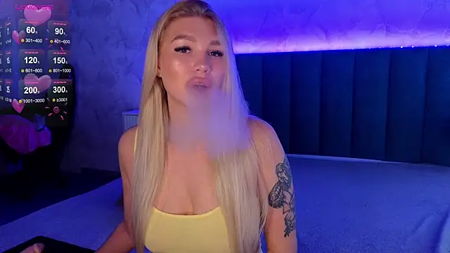 DreamPussyy online show from June 1, 6:15 am