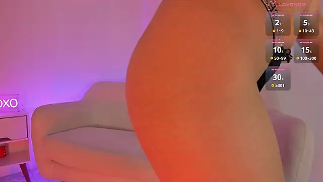 Snapshot of MeganBakerr_ chatting on October 12, 3:58 pm MeganBakerr online show from October 12, 3:58 pm
