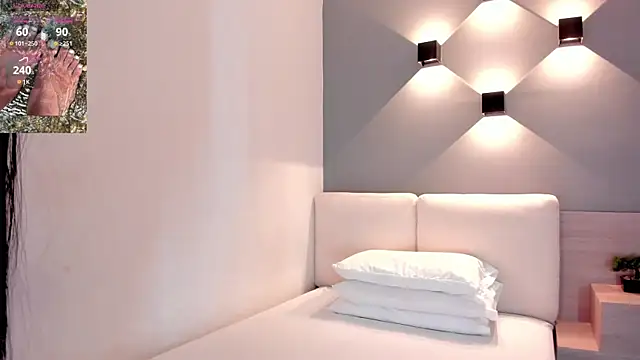 ellamontoya online show from November 2, 1:25 pm