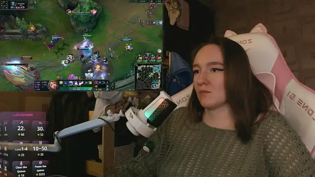 MoonlishSiren online show from April 25, 7:44 pm