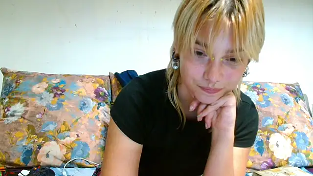 Sophie Bell online show from August 8, 8:39 pm
