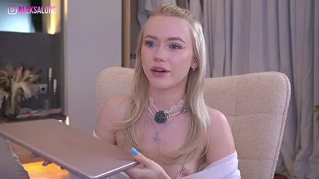 LexieLoree online show from April 18, 2:36 am