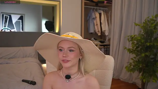 LexieLoree online show from March 2, 3:28 am