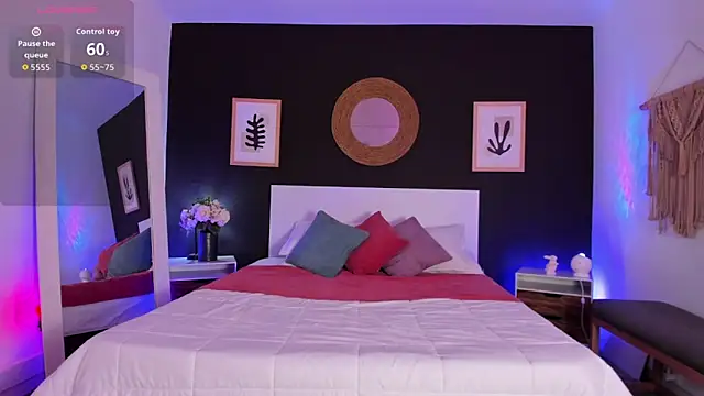 VioletPaket online show from April 13, 11:33 am