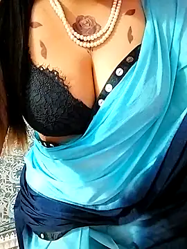 MISS QAYENAT online show from December 3, 5:04 pm