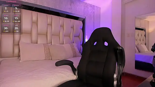  CurlyGirl  online show from September 15, 8:05 pm