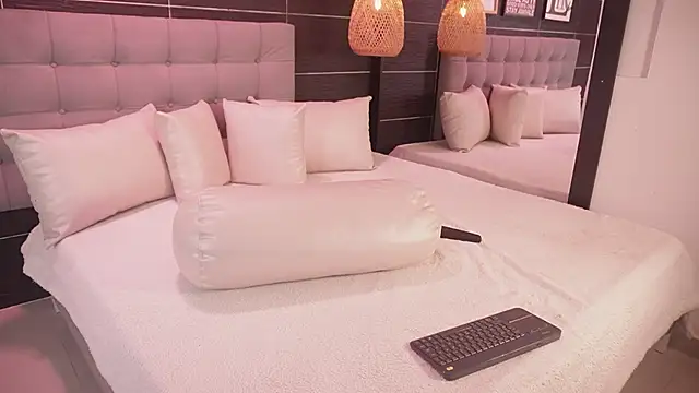 Bella TS  online show from November 14, 11:05 pm