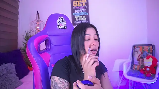 madelyn rose  online show from November 28, 2:25 am