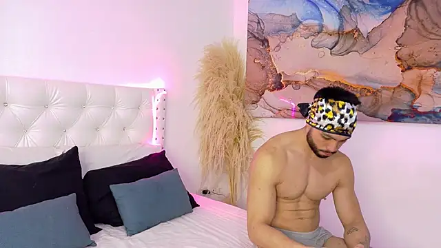 Mackenzzie 777  online show from September 12, 4:57 am