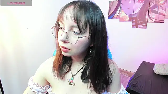 Julieta Shelby online show from June 2, 2:45 am