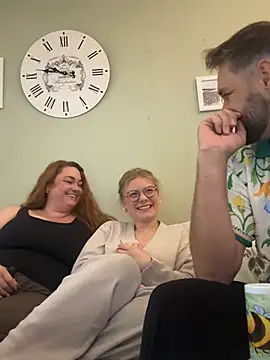 Curvyloveandhim online show from July 20, 7:55 am