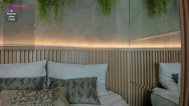 Lana Lann online show from December 15, 1:16 pm