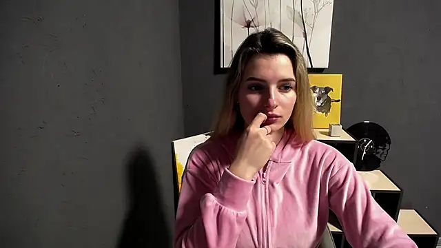 lady olivia  online show from March 17, 1:15 pm