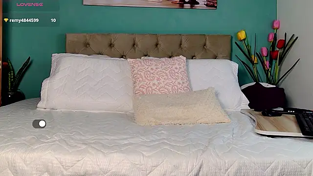 yanella fire online show from February 20, 1:04 am