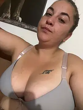 yzabell18 online show from July 24, 7:55 pm