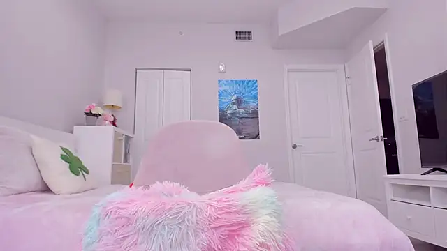 AngieDaniels1 online show from June 12, 11:35 pm