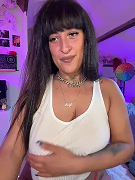CarolaDrago online show from May 6, 7:34 am