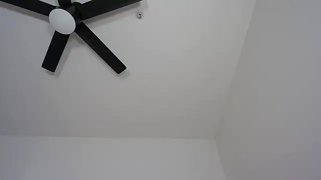 QueenLolaX online show from April 18, 7:44 am