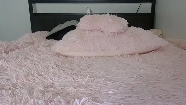 QueenLolaX online show from April 16, 5:41 am