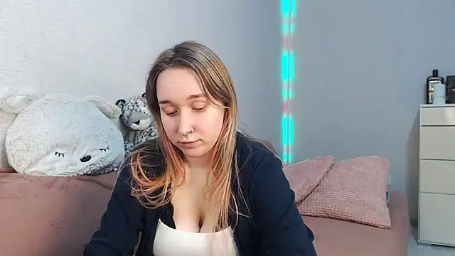 lovely hayley online show from February 9, 10:45 pm