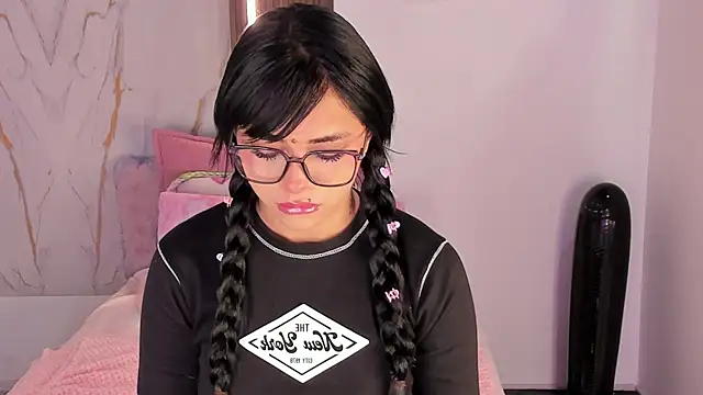 mia six66 online show from March 28, 12:15 pm