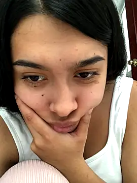 SweetLatiin  online show from September 10, 7:58 pm