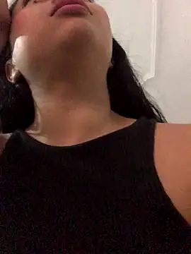 SweetLatiin  online show from September 22, 9:46 pm