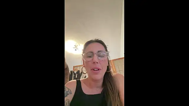 Snapshot of Klamsine chatting on October 14, 4:09 pm Klamsine online show from October 14, 4:09 pm