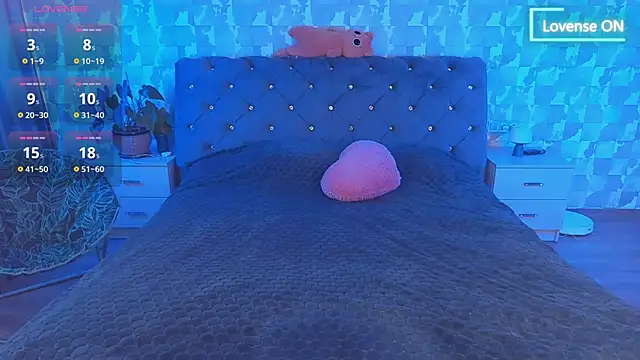 SuzannaWild online show from November 10, 7:36 am