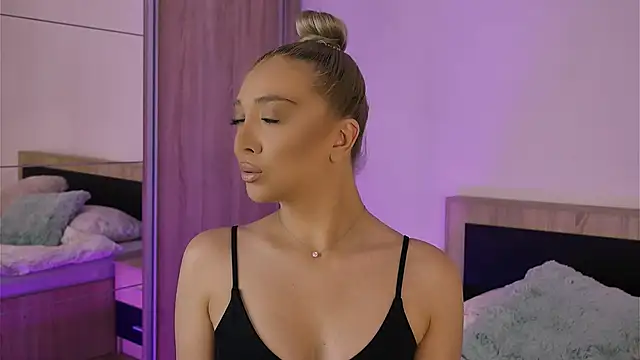 Jessielle online show from June 11, 6:21 am