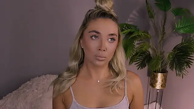 Jessielle online show from July 26, 2:47 pm