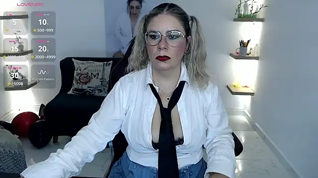 zehra sanem online show from May 28, 3:43 pm