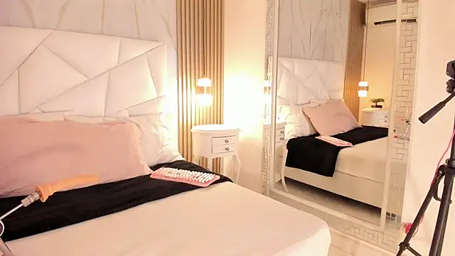 belacampbell online show from June 26, 6:36 am