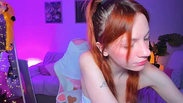 Alyssa Smitt online show from October 18, 1:52 am