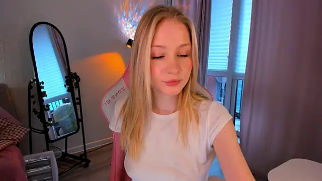 Eva Davi online show from April 6, 4:46 am