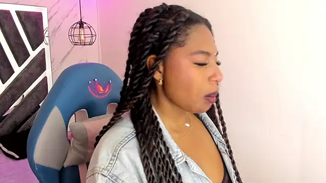 Queen perla  online show from October 30, 12:39 pm