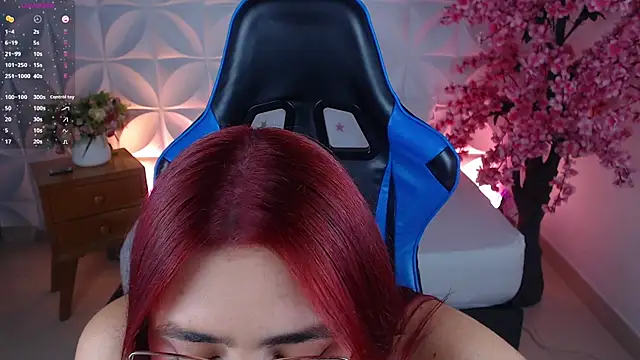 lizowenn  online show from November 12, 7:23 pm