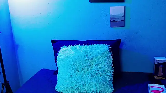 Snapshot of blue_violette_ chatting on September 19, 8:19 pm blue violette online show from September 19, 8:19 pm
