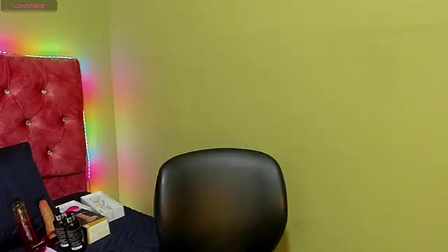 Snapshot of blue_violette_ chatting on October 18, 7:48 pm blue violette online show from October 18, 7:48 pm