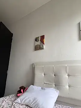 Valentinabaker online show from April 5, 12:59 pm