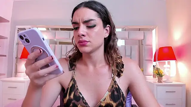 mariiahneedles online show from December 18, 12:15 am