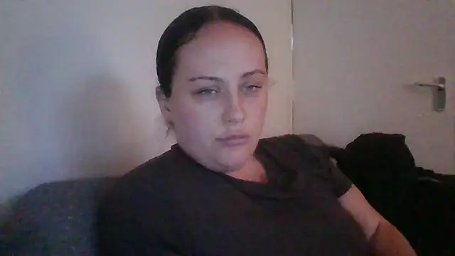 Snapshot of CurvyQueen2023 chatting on October 5, 7:52 pm CurvyQueen2023 online show from October 5, 7:52 pm