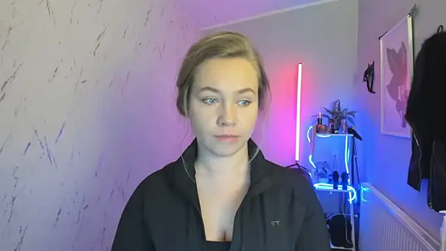 holly xglam online show from November 4, 7:19 pm