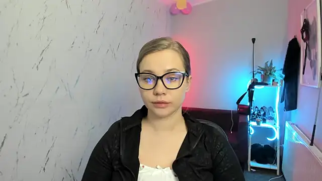 holly xglam online show from February 19, 7:46 pm